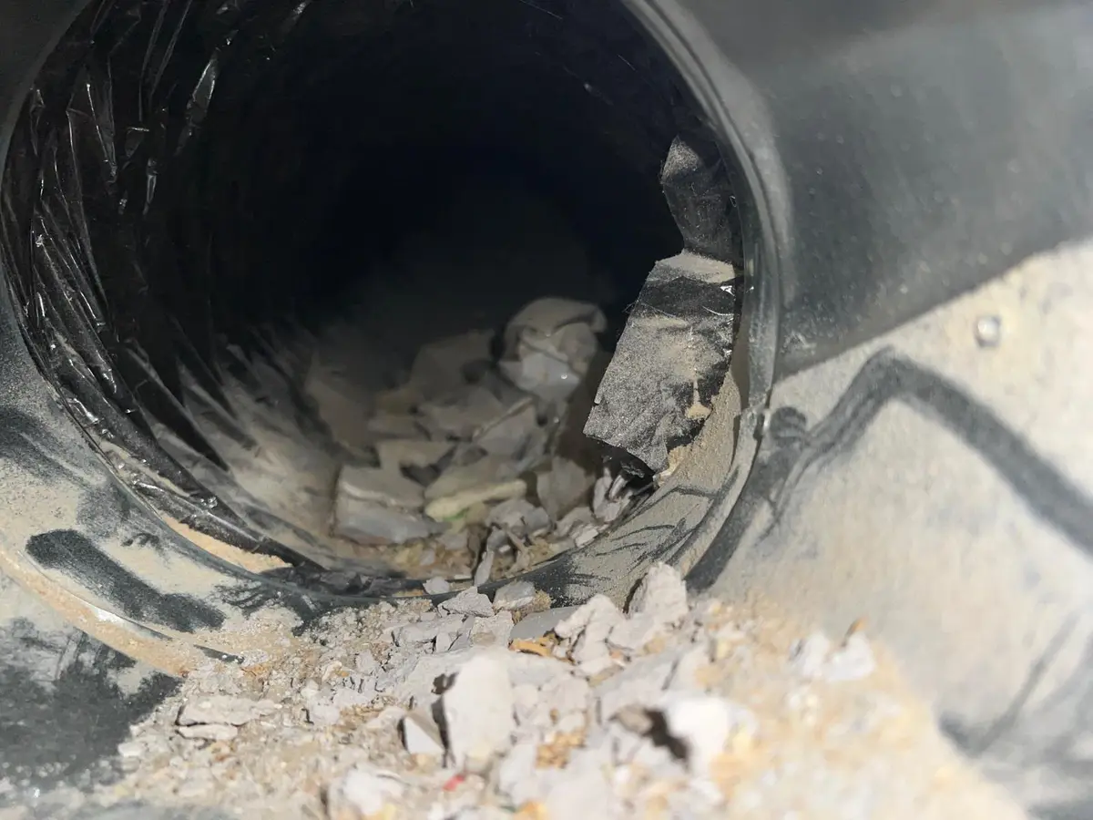 Duct before cleaning
